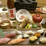 大切な方の最高級のおもてなし。厳選した高級食材を各地より仕入れ、素材の持ち味を生かした板長特別コース