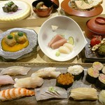 鮮度抜群のネタを使用した握り10貫など、本格的な鮨が楽しめるディナーコース
