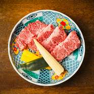 新鮮な状態で直接仕入れる特上ハラミは、臭みがなく甘みと旨みが際立つ自慢の一品。肉の繊細な食感と濃厚な味わいをぜひご堪能ください。