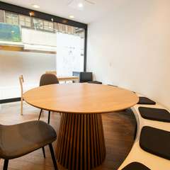 日常の選択肢に焼き鳥店を。洗練かつ開放的な店内