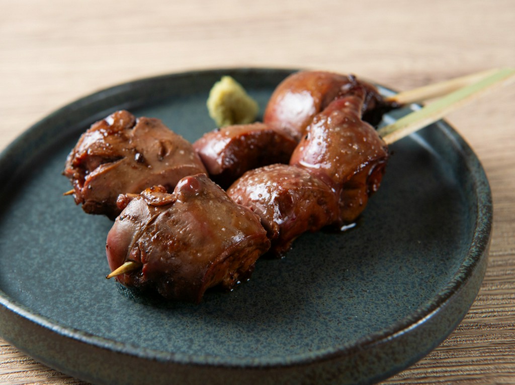 “焼き鳥とワイン”を体感。新鮮な「長州黒かしわ」の『レバー』