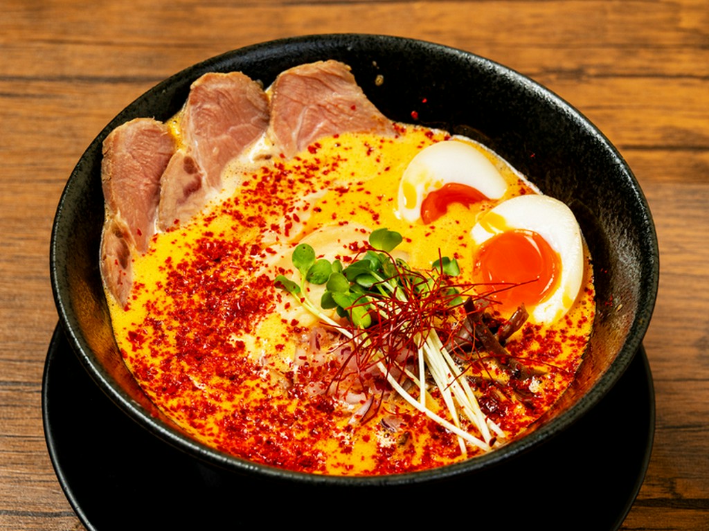 クセになる旨みと辛み『特製旨辛鶏白湯ラーメン』