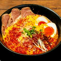 クセになる旨みと辛み『特製旨辛鶏白湯ラーメン』