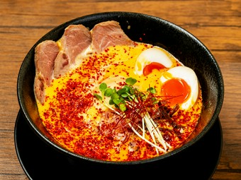 クセになる旨みと辛み『特製旨辛鶏白湯ラーメン』