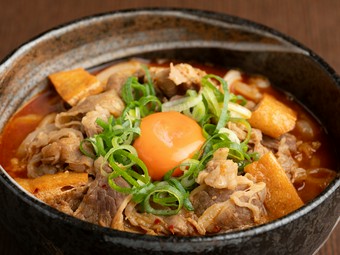 “辛いもの好き”にイチオシ『旨辛肉月見うどん』