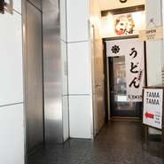 なんば駅や心斎橋駅から徒歩圏内の立ち寄りやすさも魅力。朝10時から翌深夜0時まで営業していることもあり、飲み終わりの〆としてもオススメです。