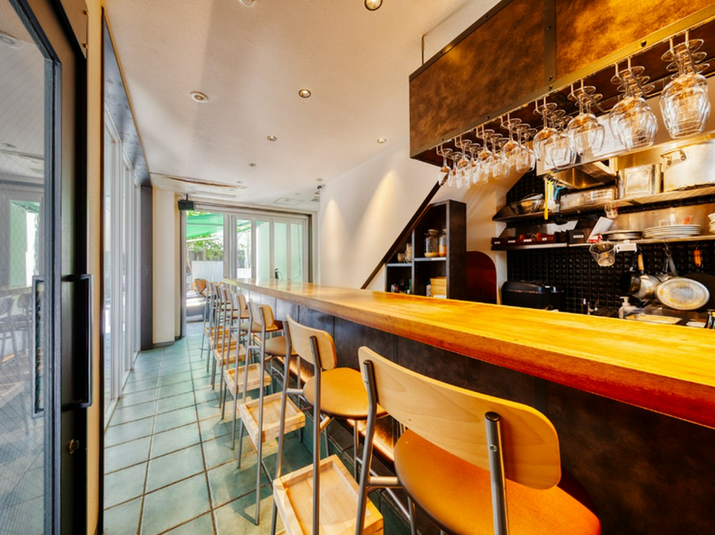 お一人様も気軽にふらっと立ち寄れるカウンター席