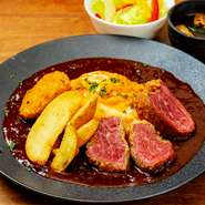 メインの牛肉は、日本が世界に誇る食材・黒毛和牛を使用。塩麹に加えて、調理時も低温でじっくりと火入れを施すことで、肉の旨みとやわらかさを最大限まで引き出しています。