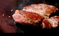 90g of luxurious Kobe Wagyu with delicate marbling and rich flavor.

