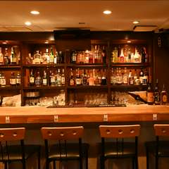 一人飲みも楽しめるアットホームな雰囲気