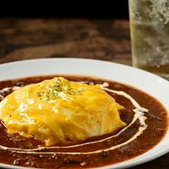 お食事もお酒もしっかり楽しめる、心斎橋の隠れ家バー