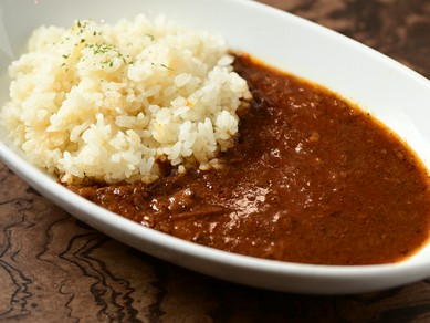 本格派の香りと刺激『極上牛カレーライス』