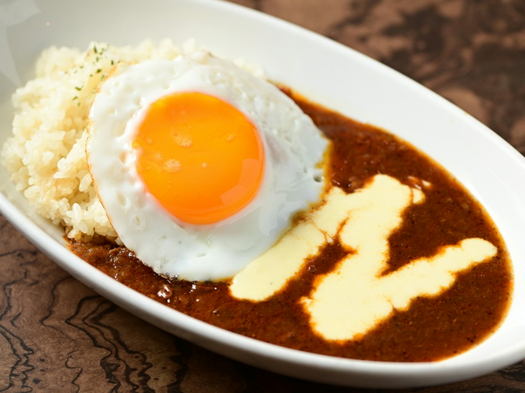 極上牛カレーライス　目玉焼き・チーズトッピング