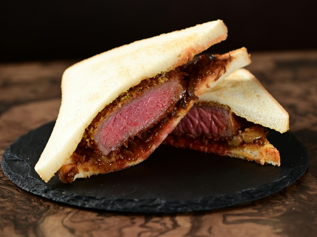 厚切り　和牛カツサンド