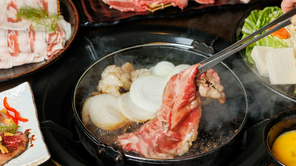 独自ブランド肉を、秘伝の割り下でいただく人気の逸品『特選石垣牛KINJOBEEFすき焼』