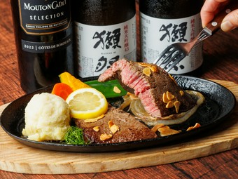 分厚い石垣牛KINJOBEEFのステーキが、リーズナブルな価格で堪能できる『ランチステーキ』200g