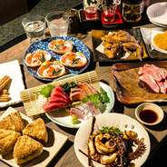 名古屋めしを中心に、海鮮専門店を系列に持つからこそのお造りや名古屋コーチンなどをお楽しみ頂けるコースをご用意しております！全コース生ビール込み120分飲み放題付き