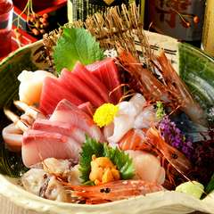 名物お刺身７種盛りは海を味わう最高の逸品です。厳選した本物だけをご提供させて頂きます。
