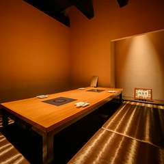 プライベートな個室も完備する洗練された食空間