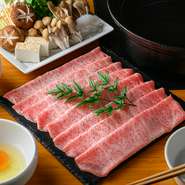 「佐賀牛」を主役にした贅沢なコース料理と、質の高い空間で特別な日の食事にも選ばれているお店。しゃぶしゃぶ・すき焼きだけでなくステーキまで、さまざまな楽しみ方で「佐賀牛」を堪能できます。