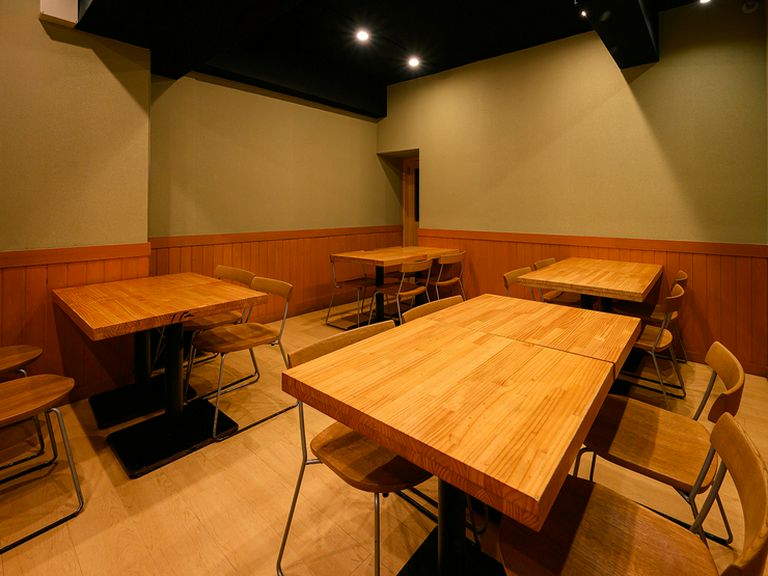 街の喧噪を忘れさせてくれる。和の趣が漂う、くつろぎの上質空間