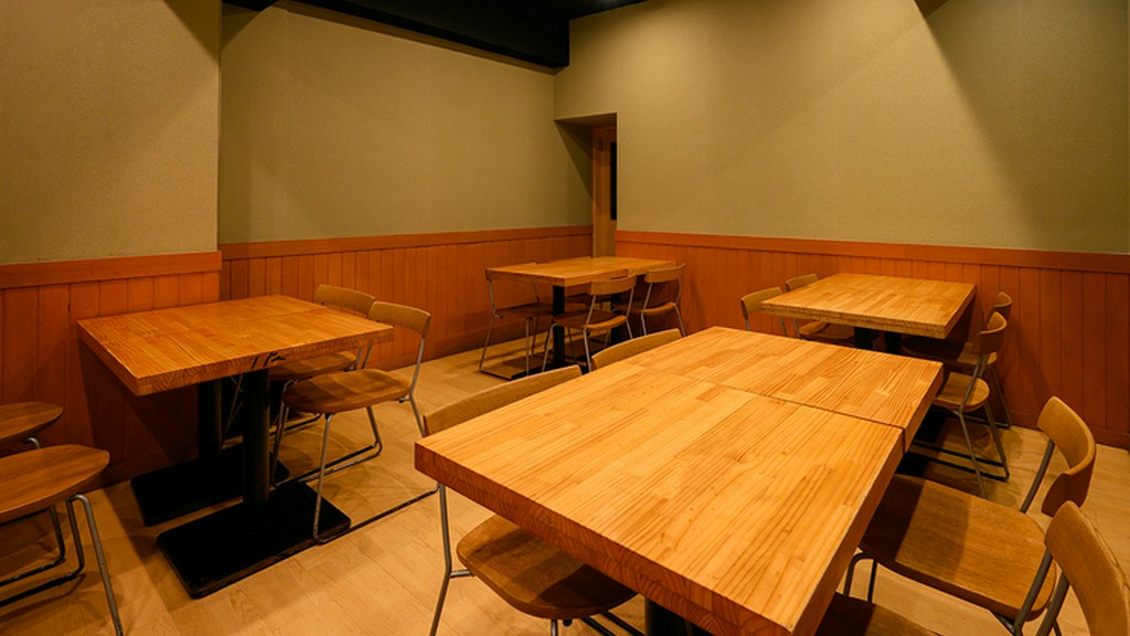 街の喧噪を忘れさせてくれる。和の趣が漂う、くつろぎの上質空間