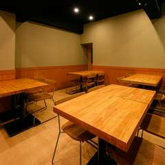 街の喧噪を忘れさせてくれる。和の趣が漂う、くつろぎの上質空間