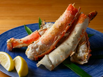 希少な超特大9Lプレミアムサイズを、香ばしく焼き上げた贅沢な逸品『焼きタラバがに（9Lサイズ）』