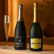 パートナーとの大切な日にも最適な一軒。酒と味わう鮨のおいしさも重視しており、ソムリエ厳選ワインも各種取り揃えています。日本酒も大将が長年信頼関係を築いてきたスペシャリストが銘柄を厳選しています。