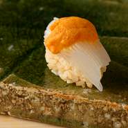 厳選された素材に確かな技、個室完備で大切なお客様を迎えてのお食事にも最適な一軒。海外経験もある大将は英語堪能なため、旅行や観光で来日したゲストのおもてなしにも信頼できます。