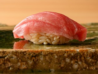 大トロの純粋な旨みだけを楽しむ『大トロはがし』