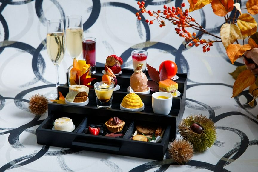 都会のにぎわいを離れ、気心知れた友人と優雅な午後を過ごす