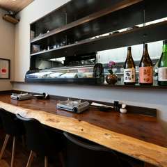 仕事帰りにふらりと立ち寄れる気軽さが嬉しいカウンター席