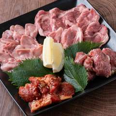 ラム肉の異なるおいしさを一皿に凝縮した『ジンギスカン四種盛り合わせ』