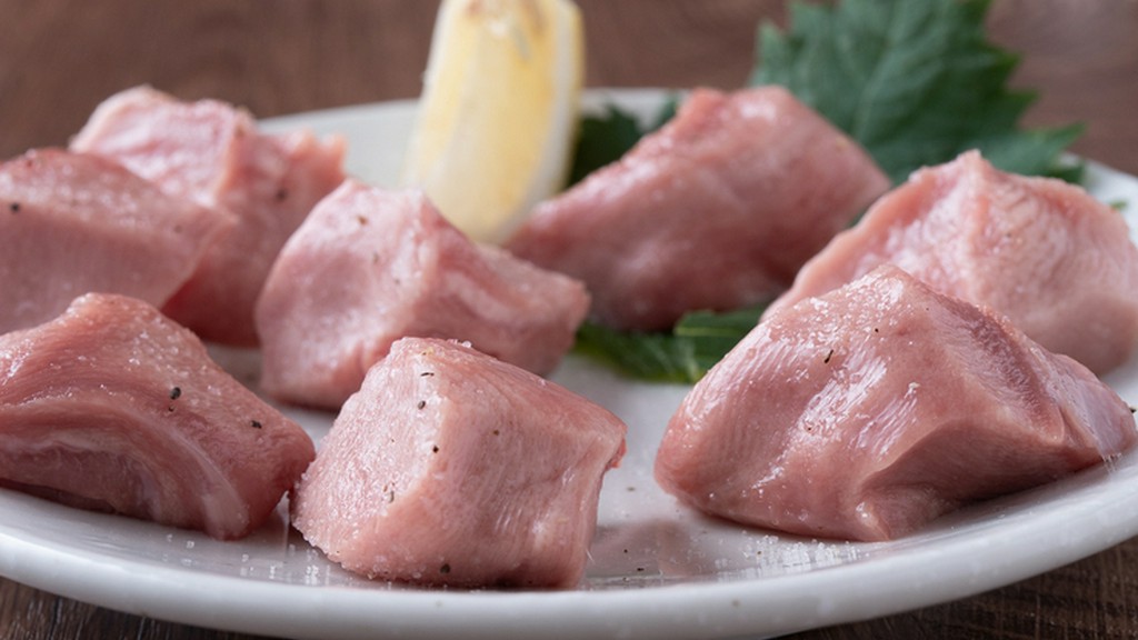 「タン元」ならではの食感と香りをそのままいただく『厚切り上ラムタン』