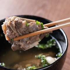 一口すするだけで、素材の良さを感じられる『琉球イノシシ汁』