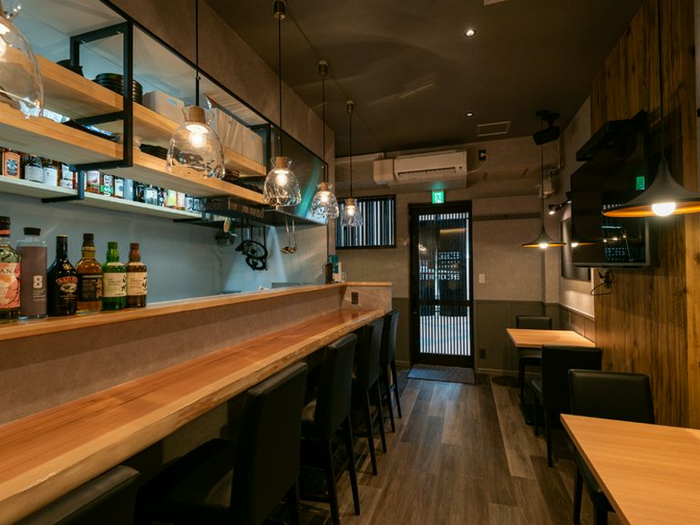 日々の喧騒を忘れさせてくれるオシャレな店内