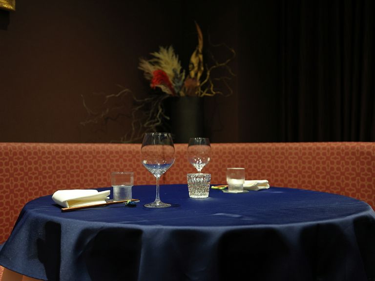 非日常かつオシャレな空間。心地の良い雰囲気の中で祝いの席を