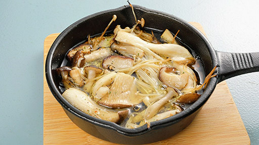 たっぷりキノコのアヒージョ