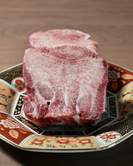 良質な部位だけを使った人気メニュー『牛タンステーキ』