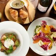 確かなルートから取り寄せるイタリア産の食材が豊富で、素材のポテンシャルを最大限に引き出したこだわりの料理を楽しめます。日本では珍しい食材を使った一皿との出合いも魅力の一つです。