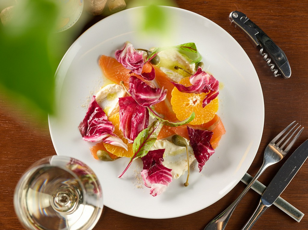 芳醇なコクとほろ苦さが響き合う『スモークサーモンとクリームチーズのアンサンブル』