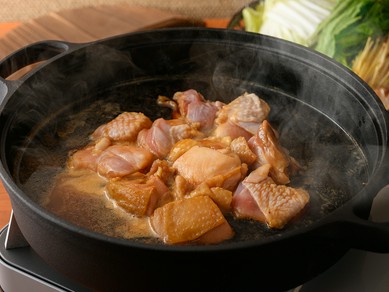 「名古屋コーチン」の旨みを丸ごと味わう『ひきずり鍋』