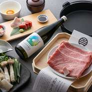 大和牛など奈良のスター食材を集めた贅沢なすき焼き『大和牛の上すき焼き』。鎌倉時代から銘牛と記されている奈良県が誇るA4黒毛和牛は、やわらかな食感と上質な味わいを楽しめます。接待やお集まりなどに最適です。