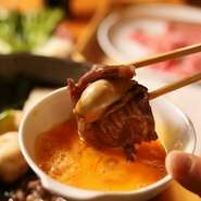 ランチタイム限定の食べきりサイズ

・大和牛と広島牡蠣の上すき焼き
・あっさり漬け
・白ごはん
・みそ汁

90g 3,130円
〈お肉大盛り〉150g 3,790円