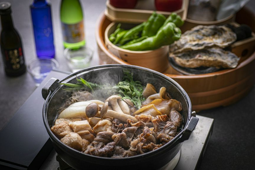 大和牛すき焼きの旨み、奈良の地酒で引き立つ。