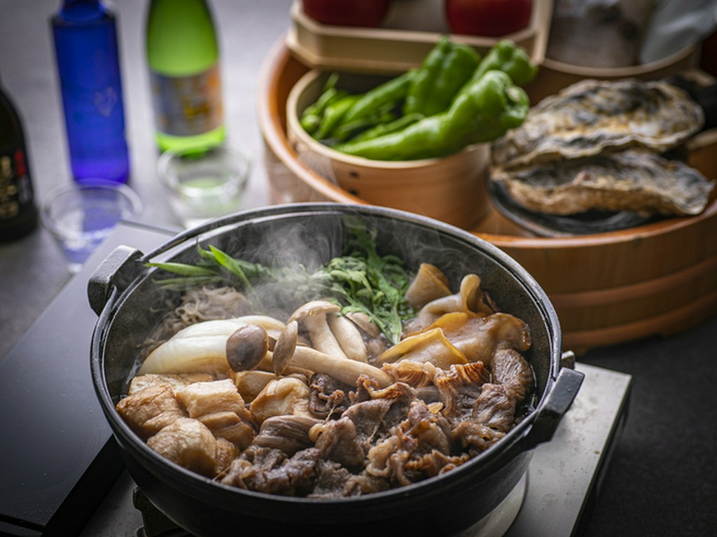 大和牛すき焼きの旨み、奈良の地酒で引き立つ。