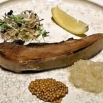 低温でじっくり2時間かけて調理して旨味を閉じ込めました。薬味をつけてお召し上がりください。

