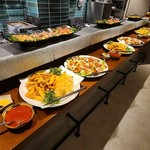 前菜・冷菜・温菜・肉料理など全7品に120分の飲み放題が付いた充実プランです。20名からとしております。