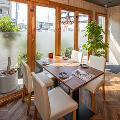 昼飲み対応可。語らいを楽しむ贅沢なランチ女子会に